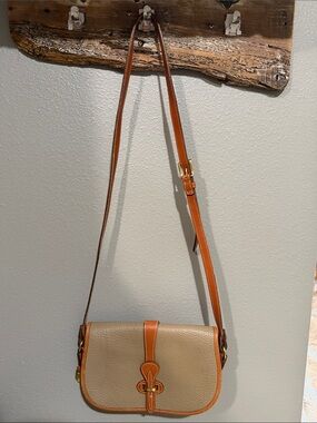 Dooney & Bourke Classic Women's Leather Crossbody Bag in Beige and Tan